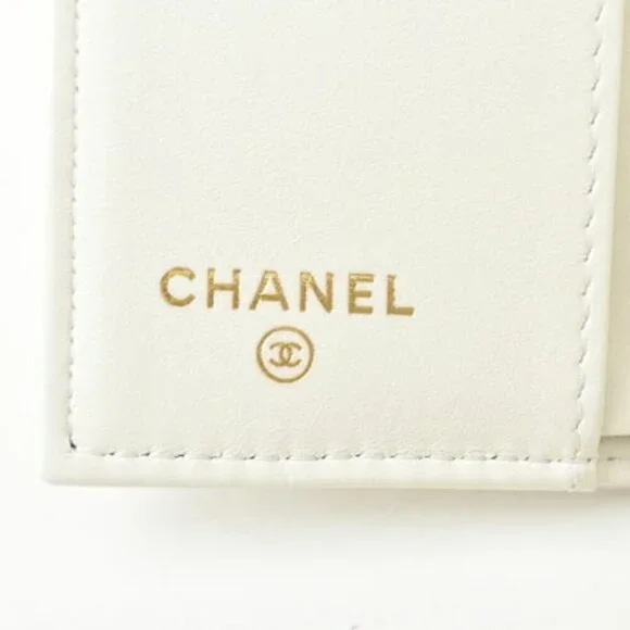 CHANEL White Caviar Leather Wallet - Picture 7 of 11